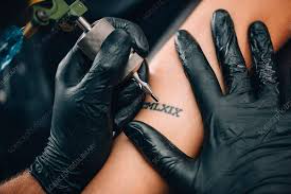 Tatoo artist